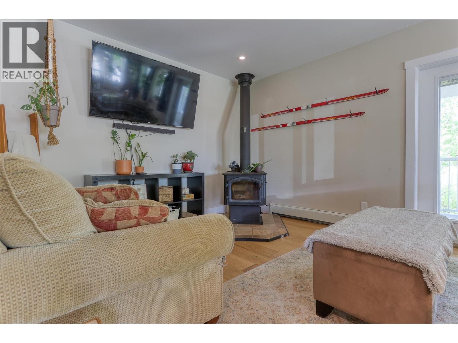 2058 Fifth Avenue, Rossland, British Columbia  V0G 1Y0 - Photo 17 - 10388251