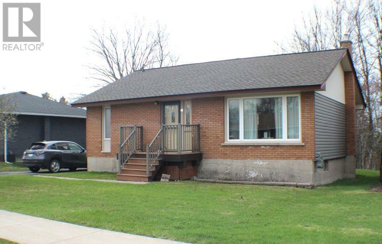 31 White Oak DR W, Sault Ste Marie, Ontario