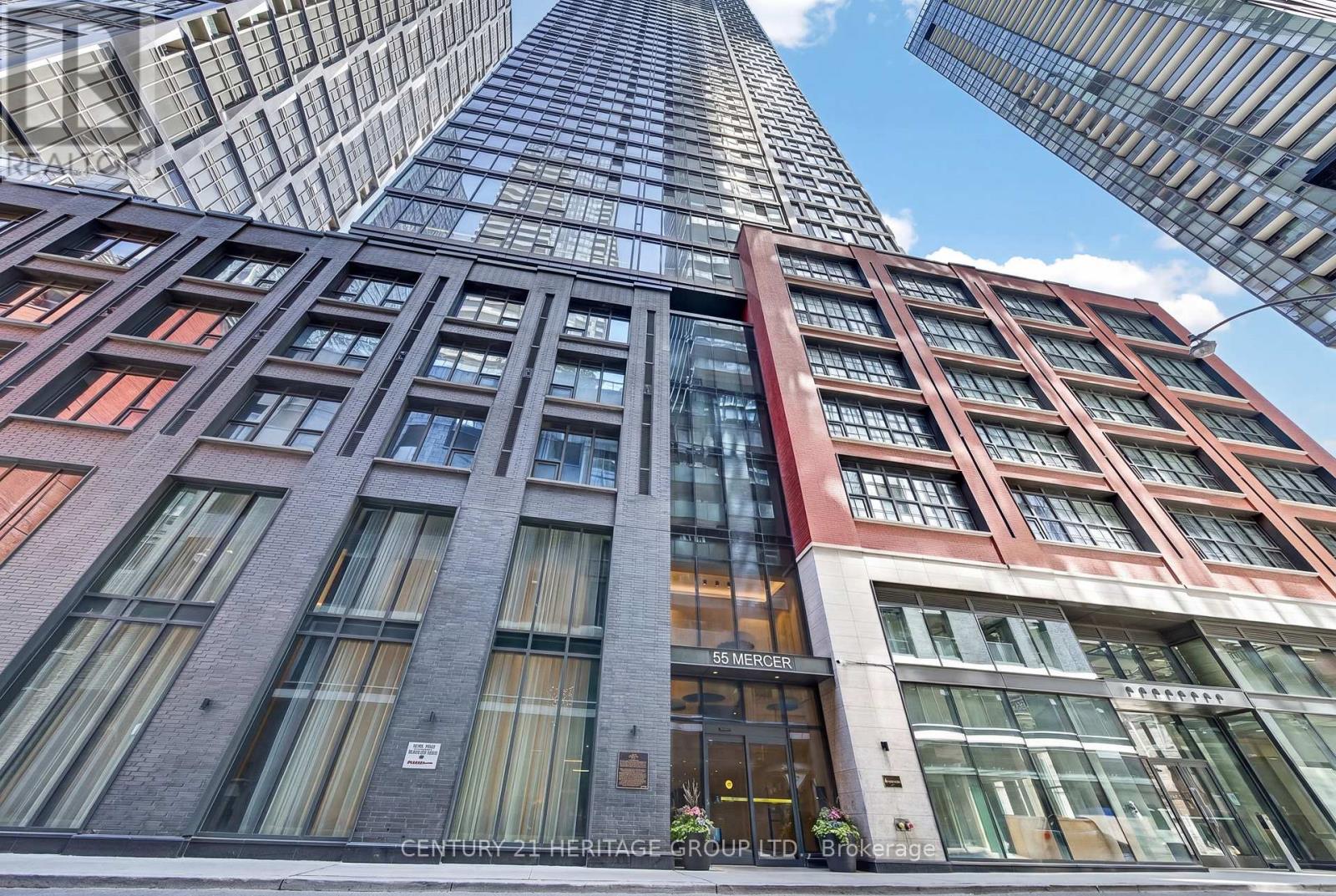 <div class="slider-price">$669,999</div><p>2212 - 55 Mercer Street, Toronto, Ontario</p>