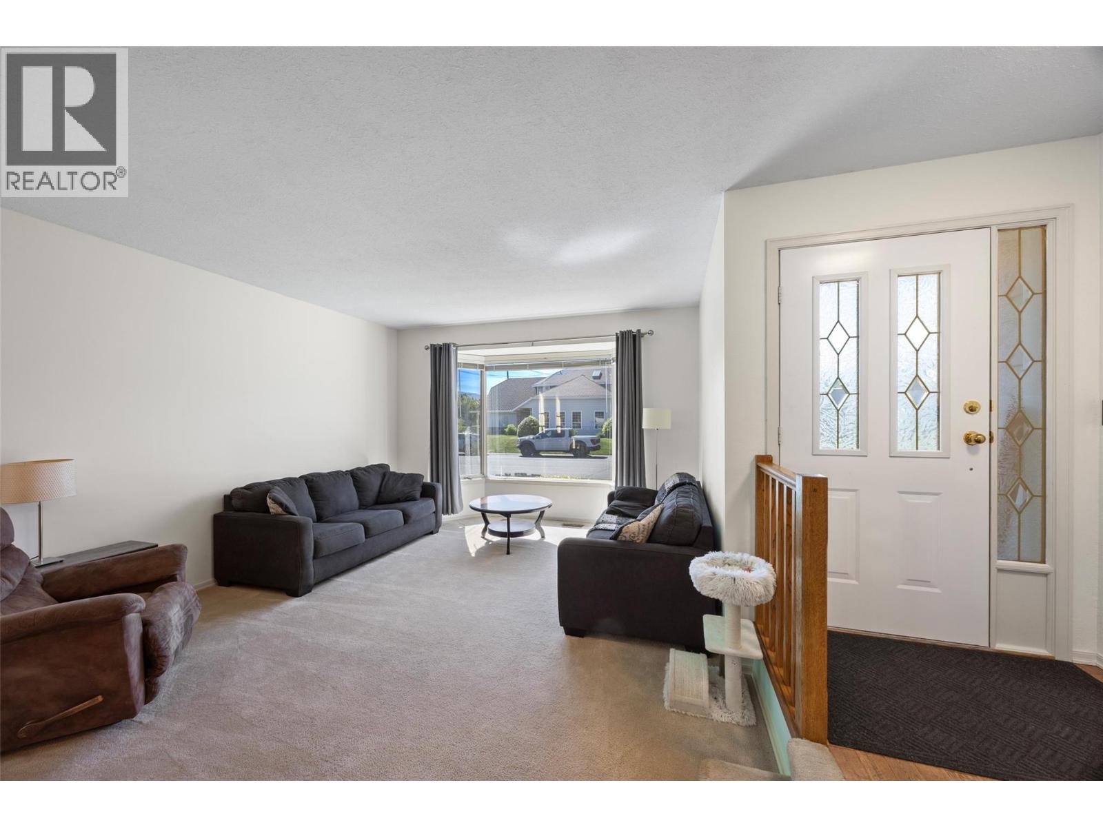 945 Nicolani Drive, Kamloops, British Columbia  V2B 8C6 - Photo 4 - 10388412