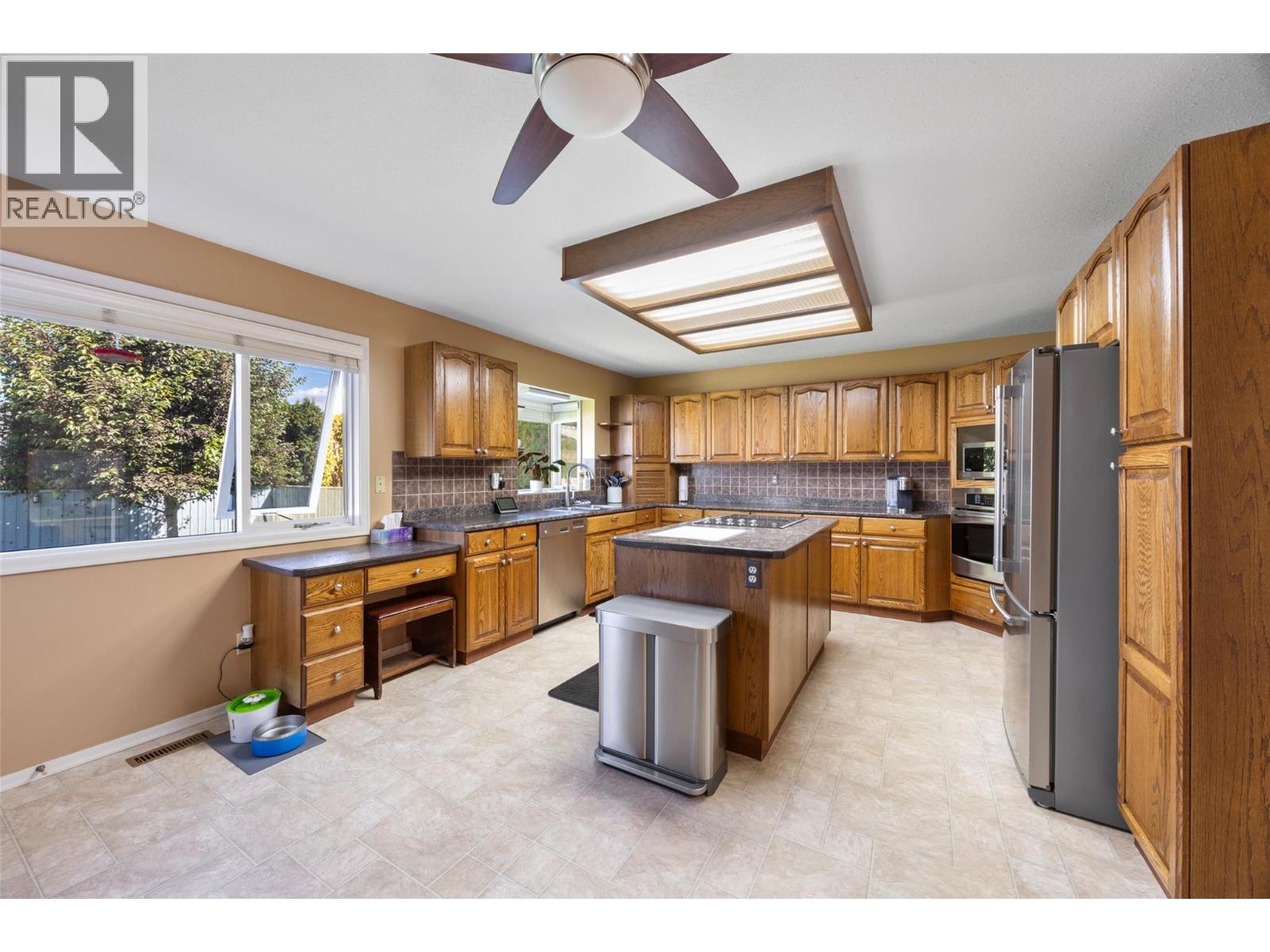 945 Nicolani Drive, Kamloops, British Columbia  V2B 8C6 - Photo 9 - 10388412