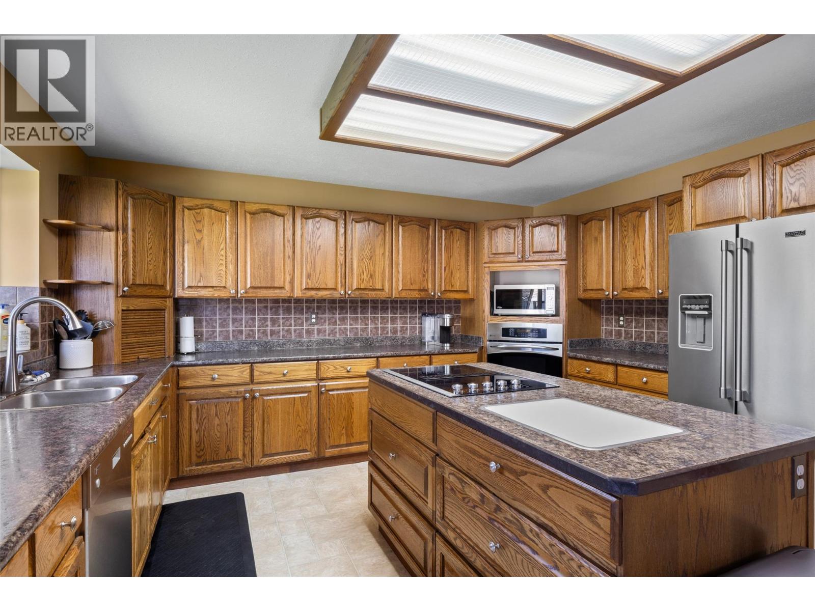 945 Nicolani Drive, Kamloops, British Columbia  V2B 8C6 - Photo 10 - 10388412