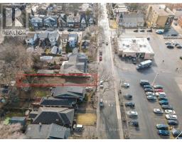 95 GAINSBOROUGH ROAD, Toronto, Ontario