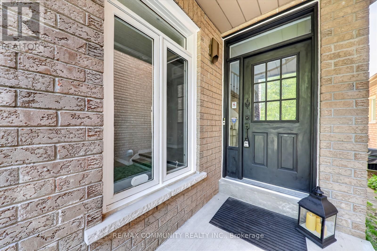 154 Thicket Crescent, Pickering, Ontario L1V 6V7 - Photo 5 - E13159130