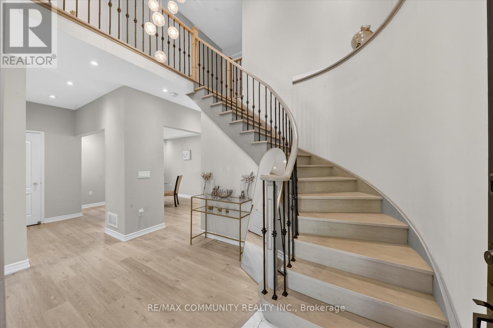 154 Thicket Crescent, Pickering, Ontario L1V 6V7 - Photo 8 - E13159130