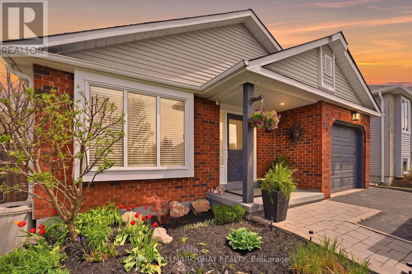 23 GOSNEY CRESCENT, Barrie, Ontario
