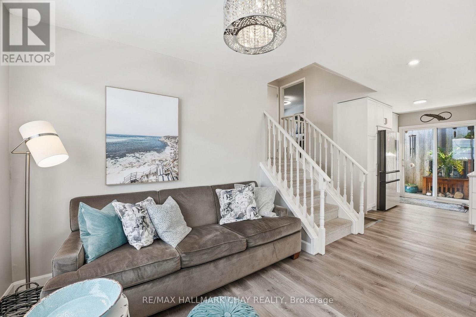 23 Gosney Crescent, Barrie (Painswick North), Ontario  L4N 6T6 - Photo 10 - S13159136