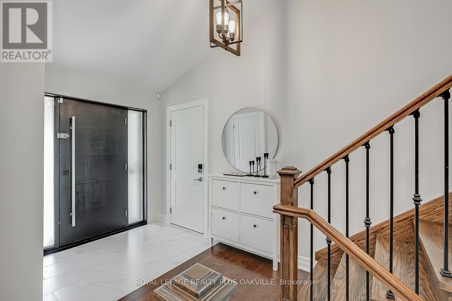 3531 Gallager Drive, Mississauga, Ontario  L5C 2N2 - Photo 2 - W13159068
