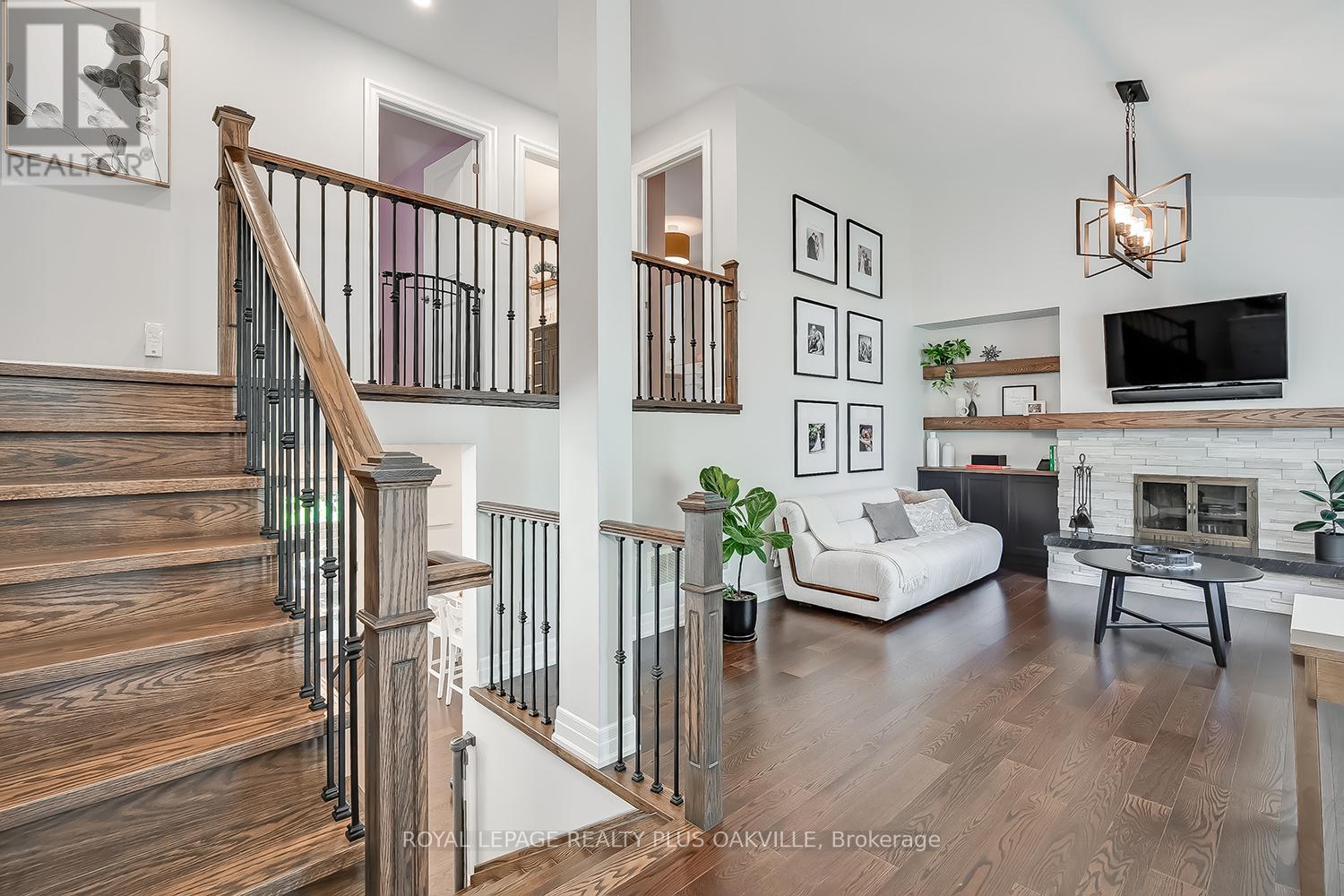3531 Gallager Drive, Mississauga, Ontario  L5C 2N2 - Photo 5 - W13159068