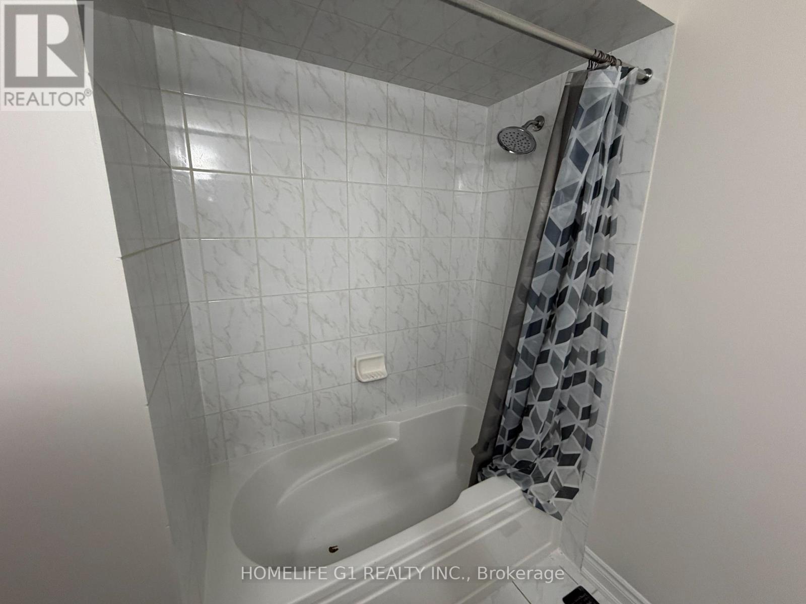 46 St Dennis Road, Brampton, Ontario  L6R 3W7 - Photo 8 - W13159124