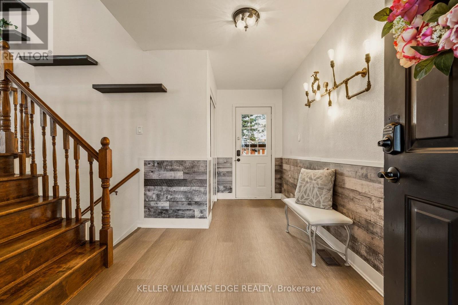 21 Milverton Close, Hamilton, Ontario  L0R 2H3 - Photo 3 - X13159060