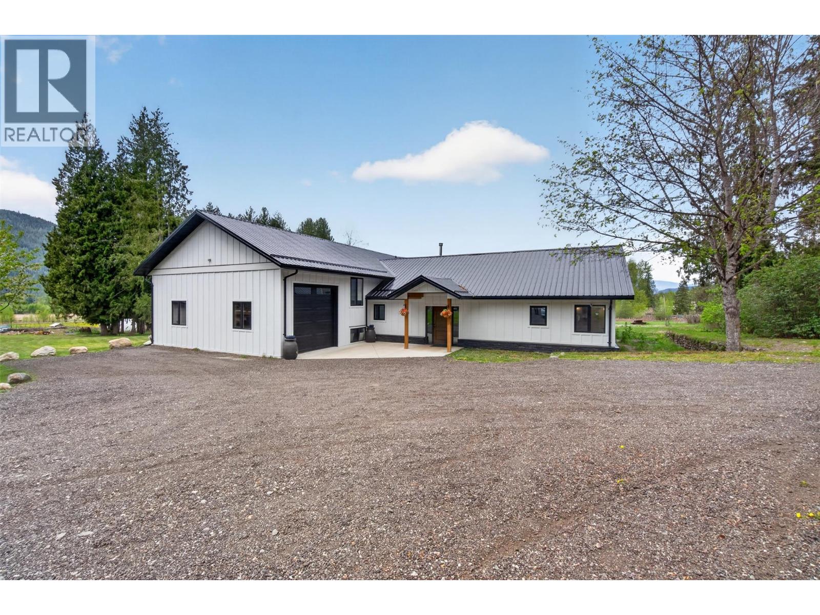 22 Parsons Road, Mara, British Columbia  V0E 2K0 - Photo 6 - 10385680