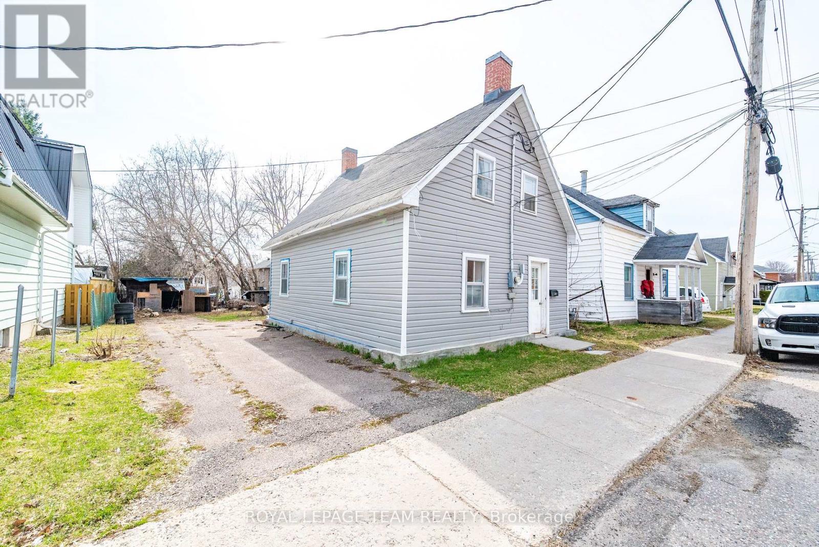 42 BONNECHERE STREET S, renfrew, Ontario