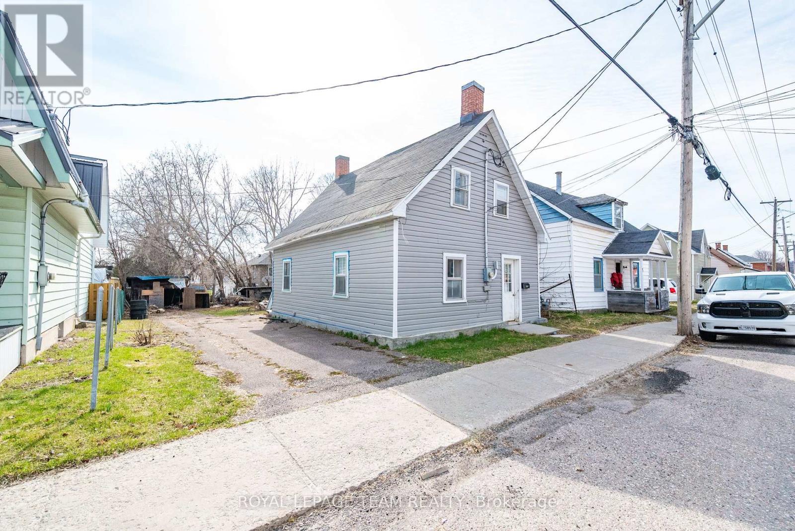 42 Bonnechere Street S, Renfrew, Ontario  K7V 1Z1 - Photo 2 - X13159142