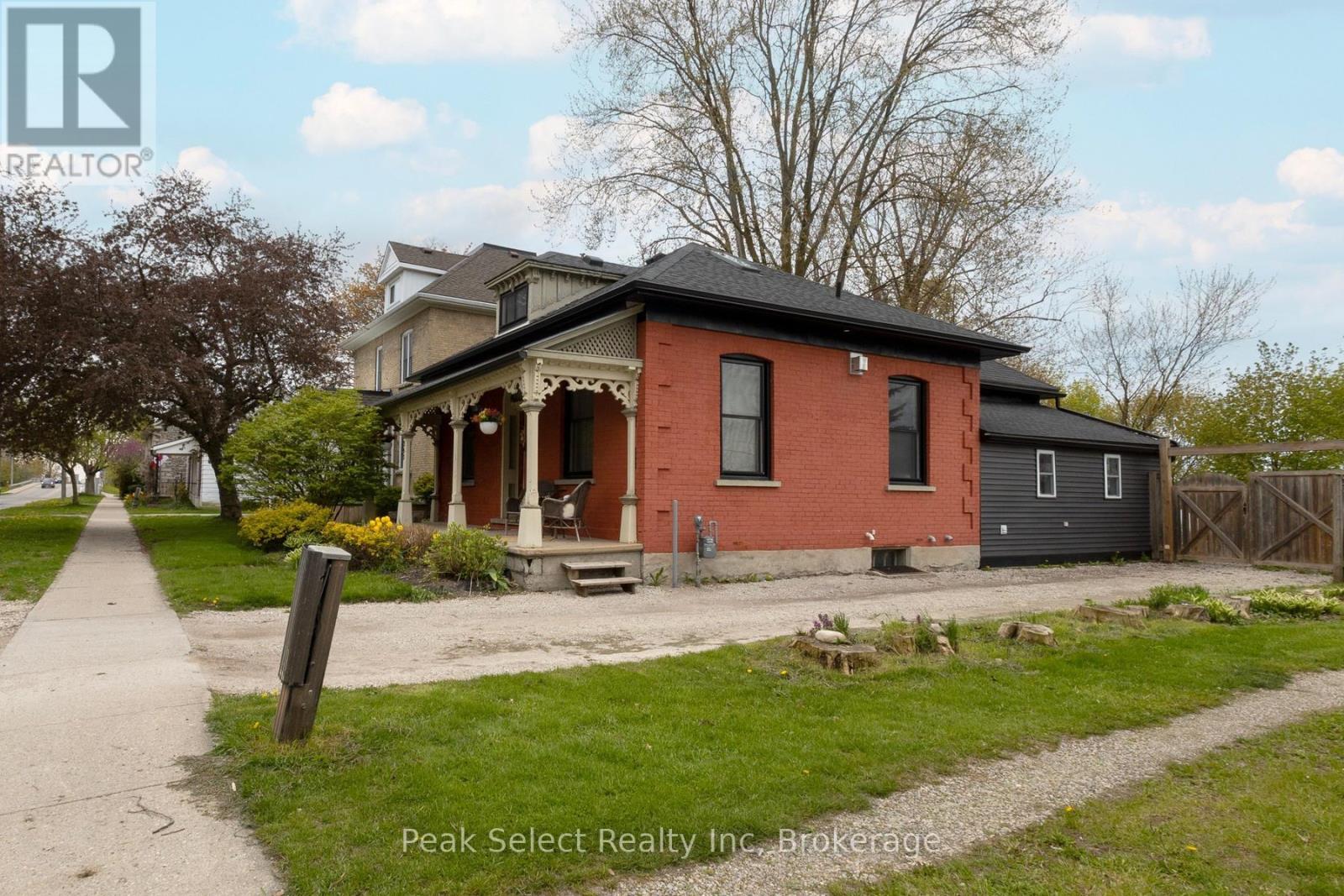 363 Queen Street E, St. Marys, Ontario N4X 1B1 - Photo 3 - X12688572