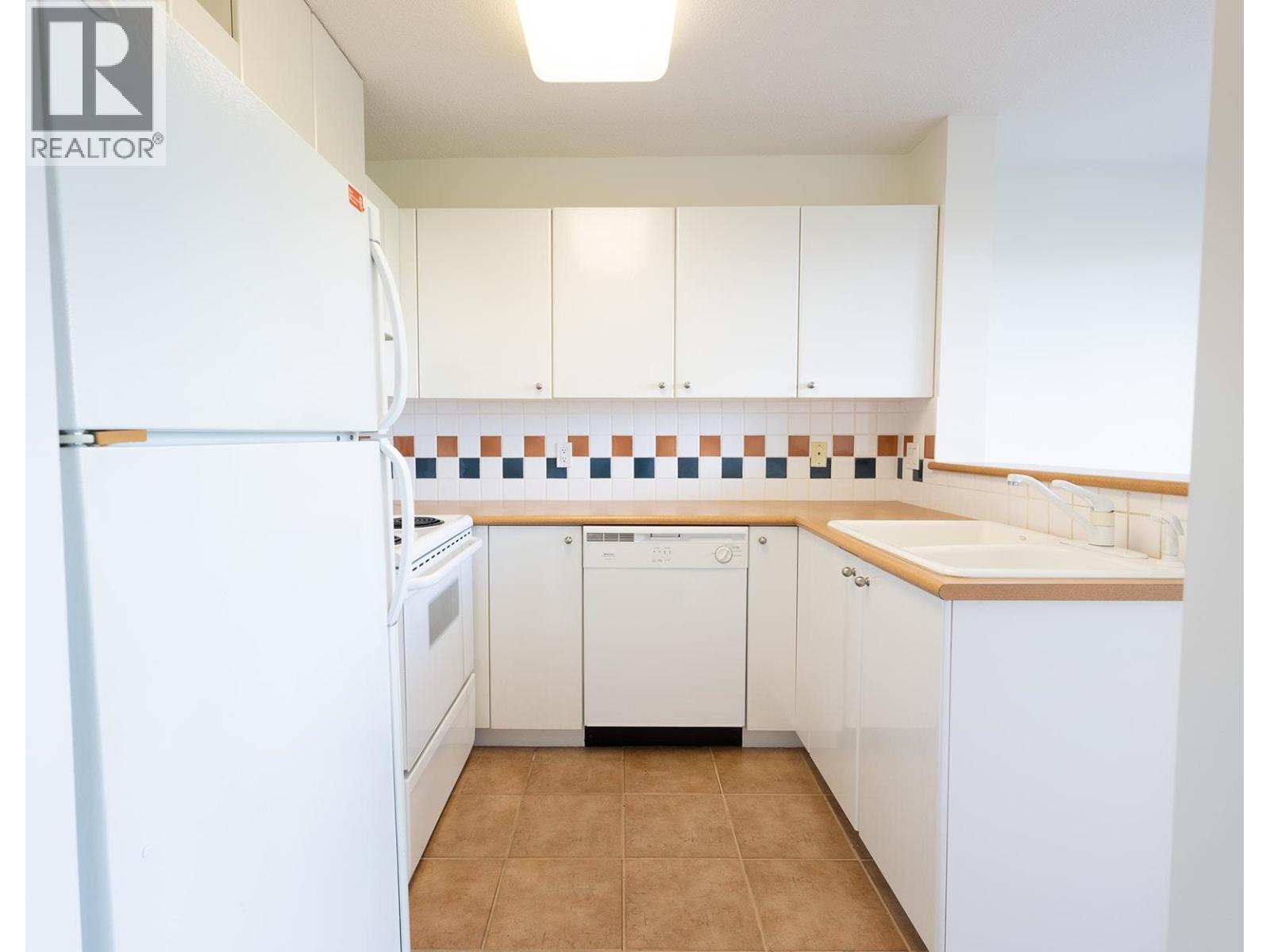 807 6611 Southoaks Crescent, Burnaby, British Columbia  V5E 4L5 - Photo 3 - R3126689
