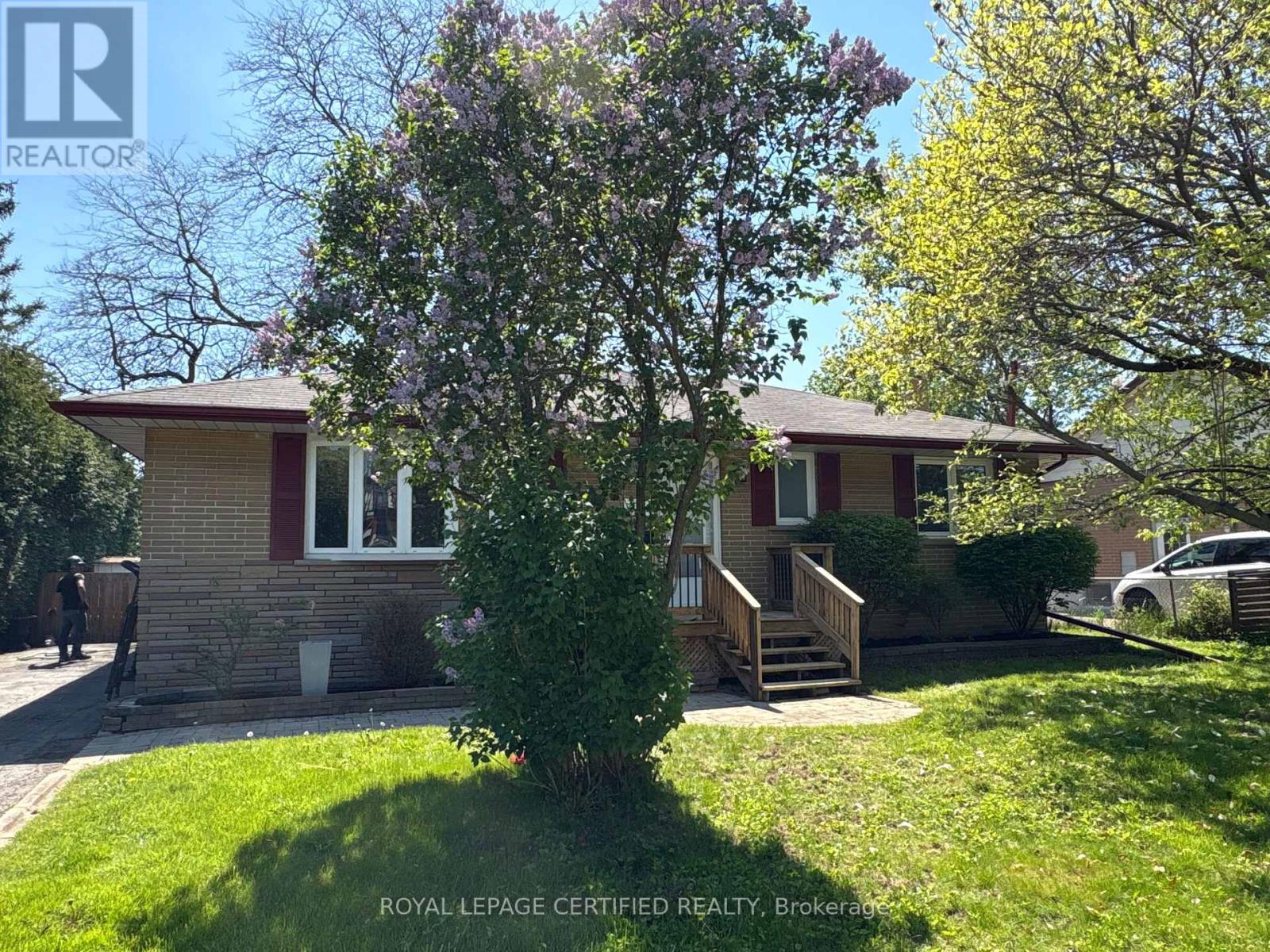 414 Third Line, Oakville, Ontario  L6L 4A5 - Photo 2 - W13159144