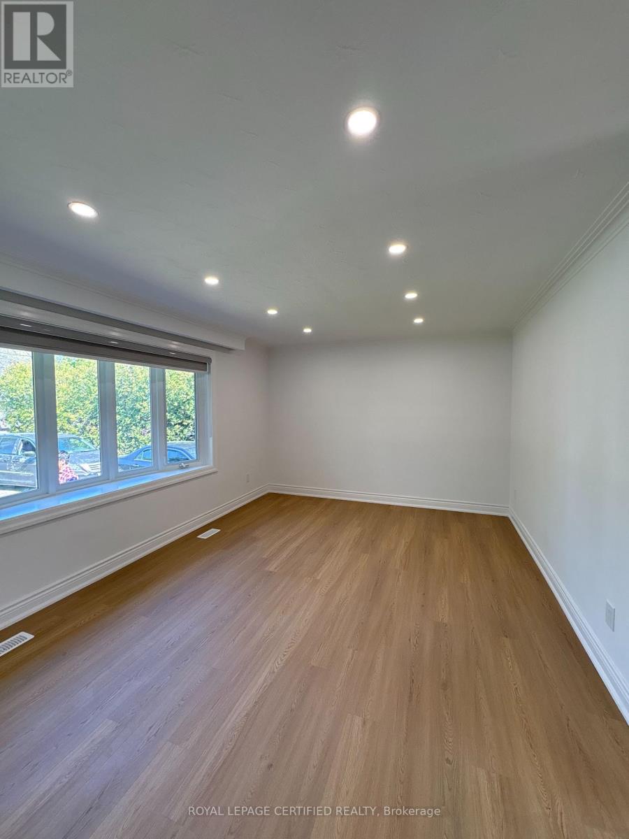 414 Third Line, Oakville, Ontario  L6L 4A5 - Photo 3 - W13159144