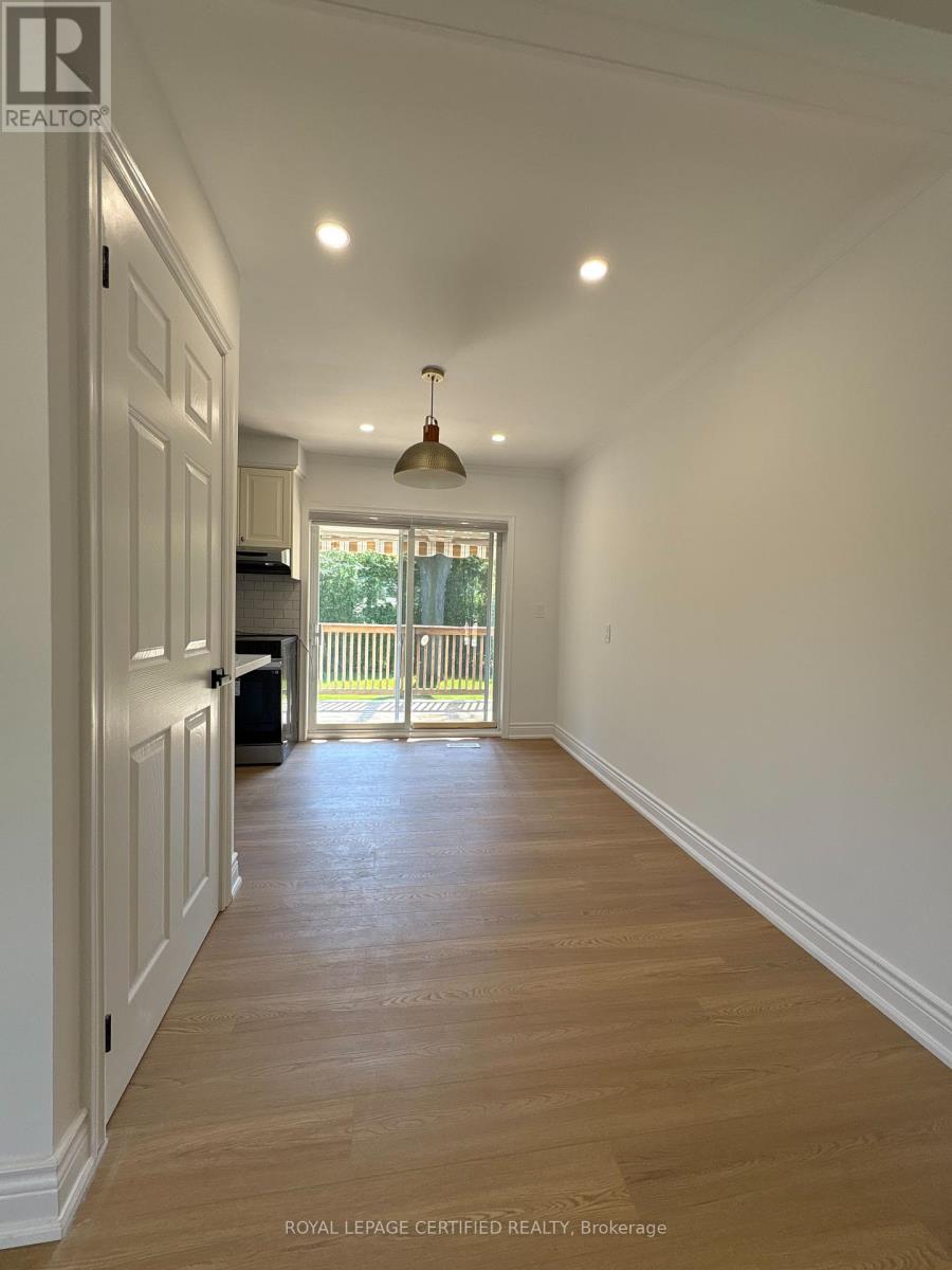 414 Third Line, Oakville, Ontario  L6L 4A5 - Photo 5 - W13159144