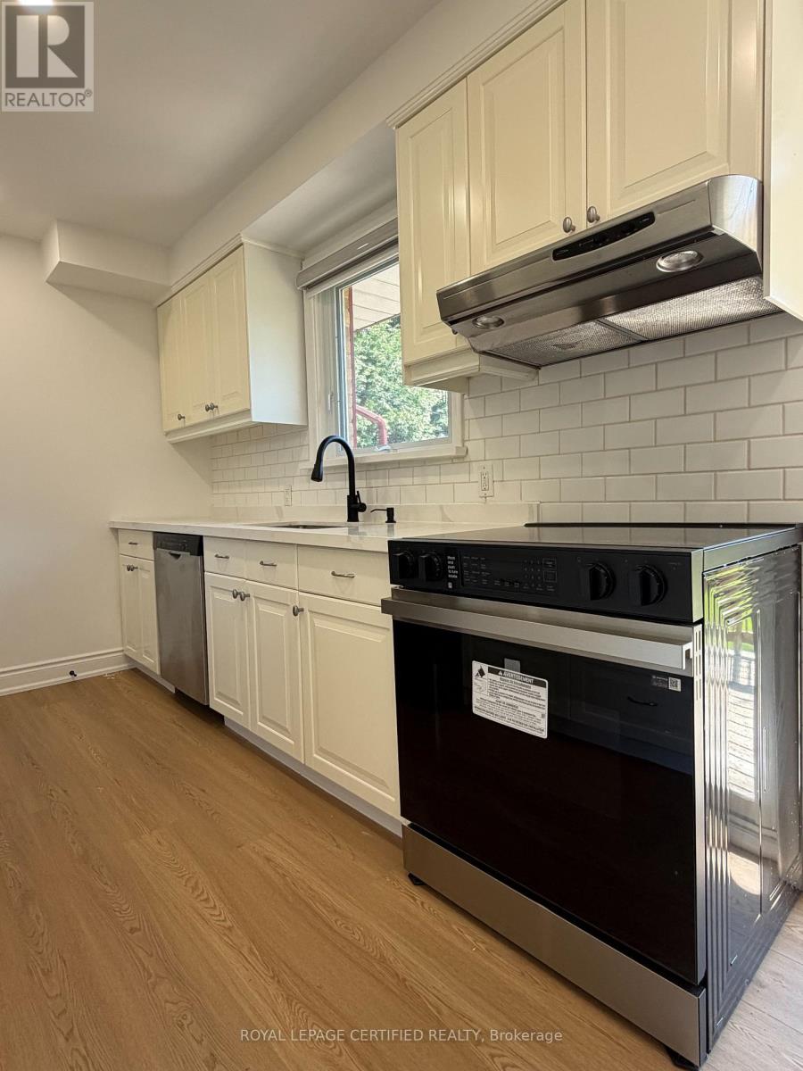414 Third Line, Oakville, Ontario  L6L 4A5 - Photo 7 - W13159144