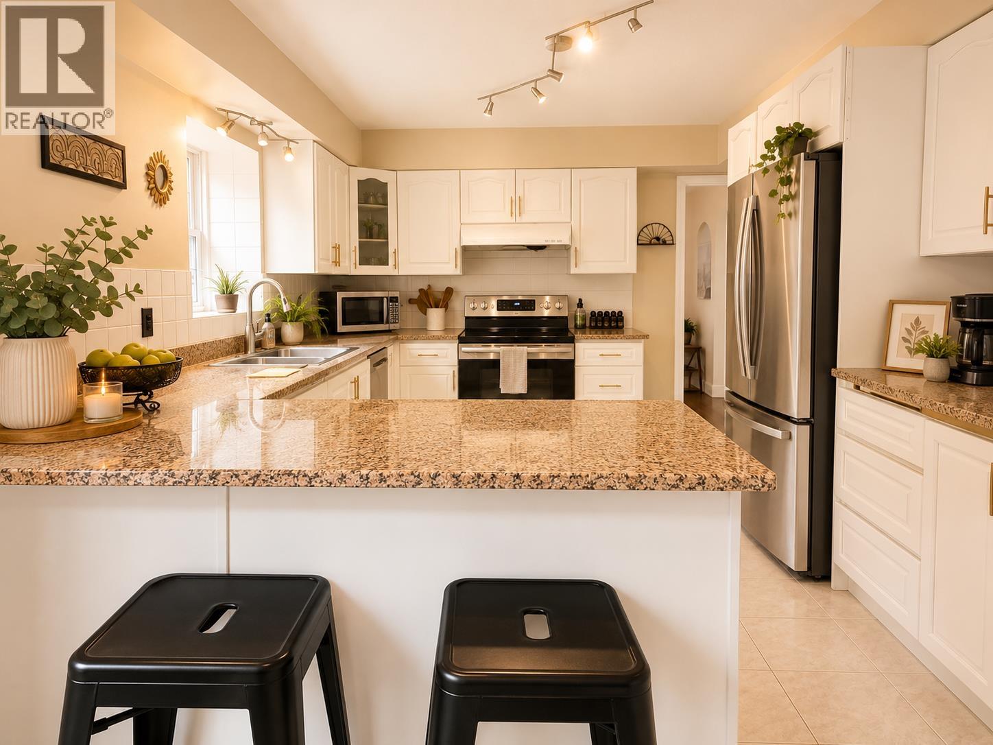 38304 Westway Avenue, Squamish, British Columbia  V8B 0W6 - Photo 3 - R3126661