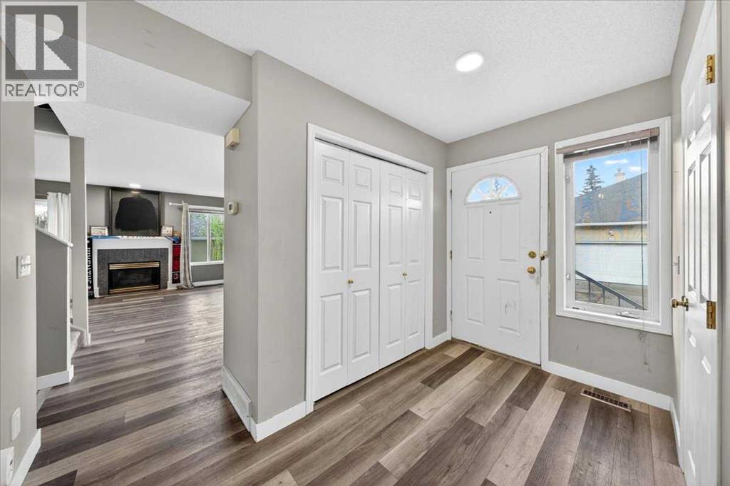 15 Cedarview Mews, Calgary, Alberta  T2W 6H8 - Photo 6 - A2312178