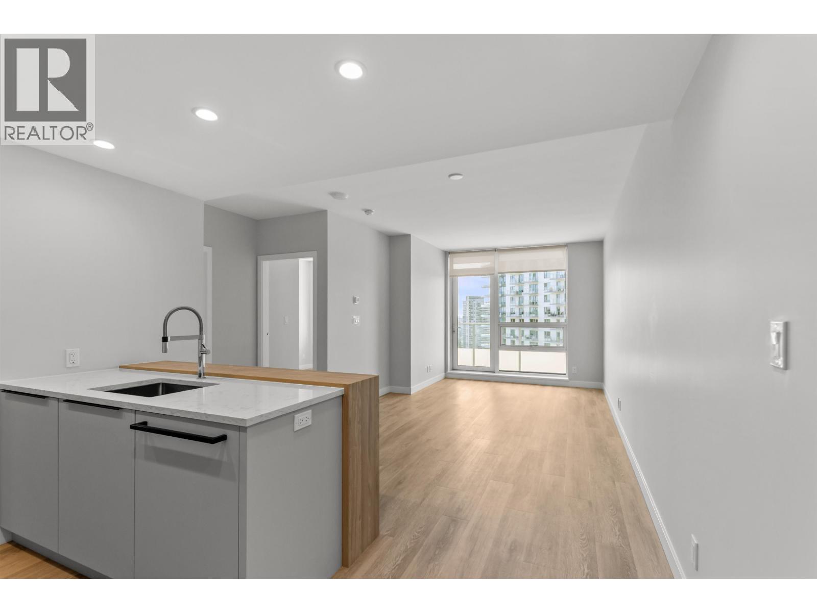 2010 567 Emerson Street, Coquitlam, British Columbia  V3J 0M8 - Photo 2 - R3126663