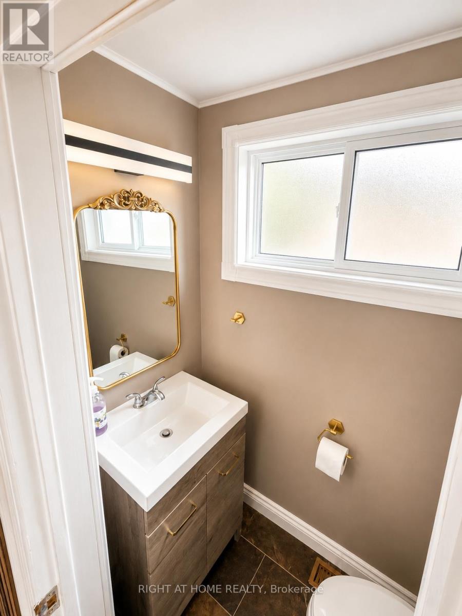 22 Charlbrook Avenue, Barrie (Cundles East), Ontario  L4M 2Y4 - Photo 7 - S13159150