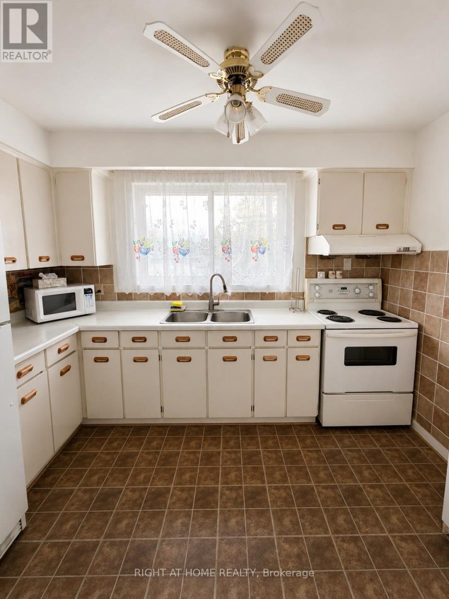 22 Charlbrook Avenue, Barrie (Cundles East), Ontario  L4M 2Y4 - Photo 9 - S13159150