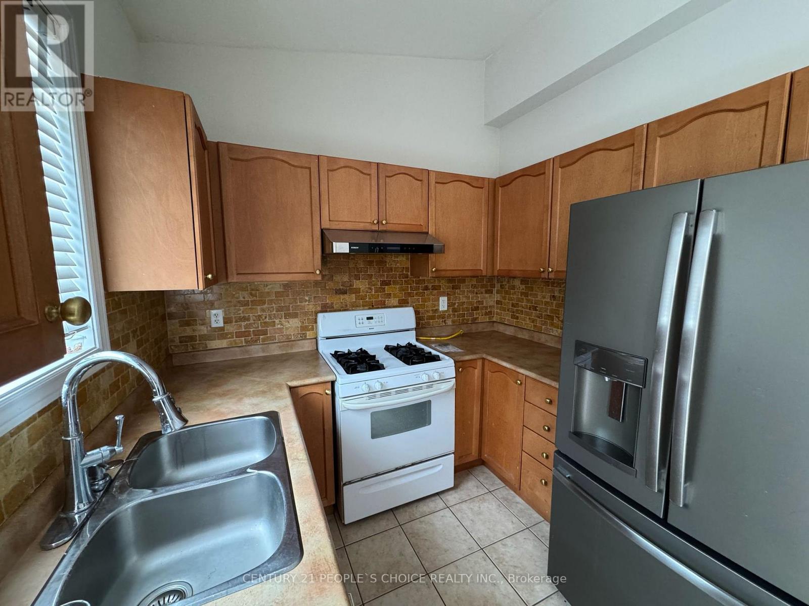 3704 Golden Locust Drive, Mississauga, Ontario  L5N 8N8 - Photo 3 - W13159156