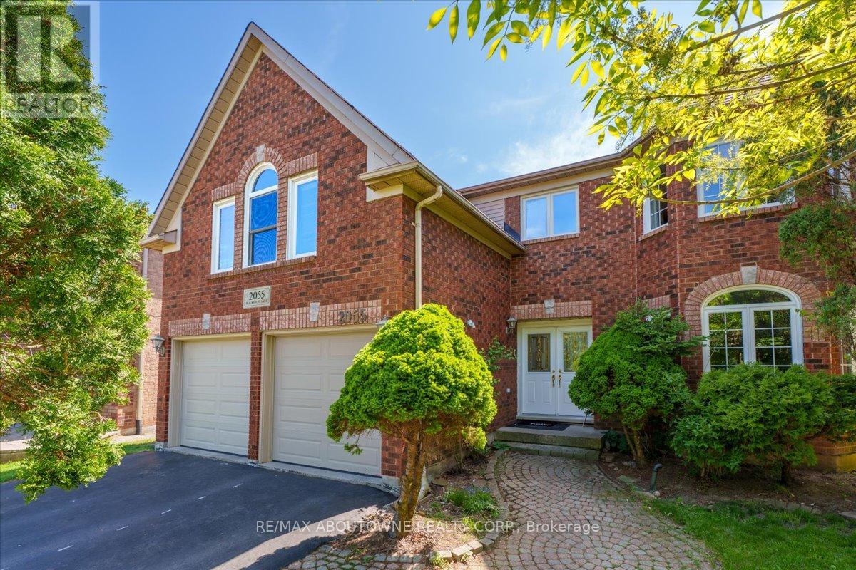 2055 Blacksmith Lane, Oakville, Ontario  L6M 3A3 - Photo 2 - W13159172