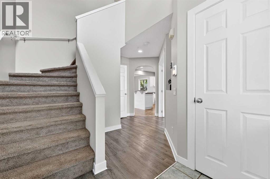 988 Prestwick Circle SE, Calgary, Alberta  T2Z 3X7 - Photo 5 - A2303541