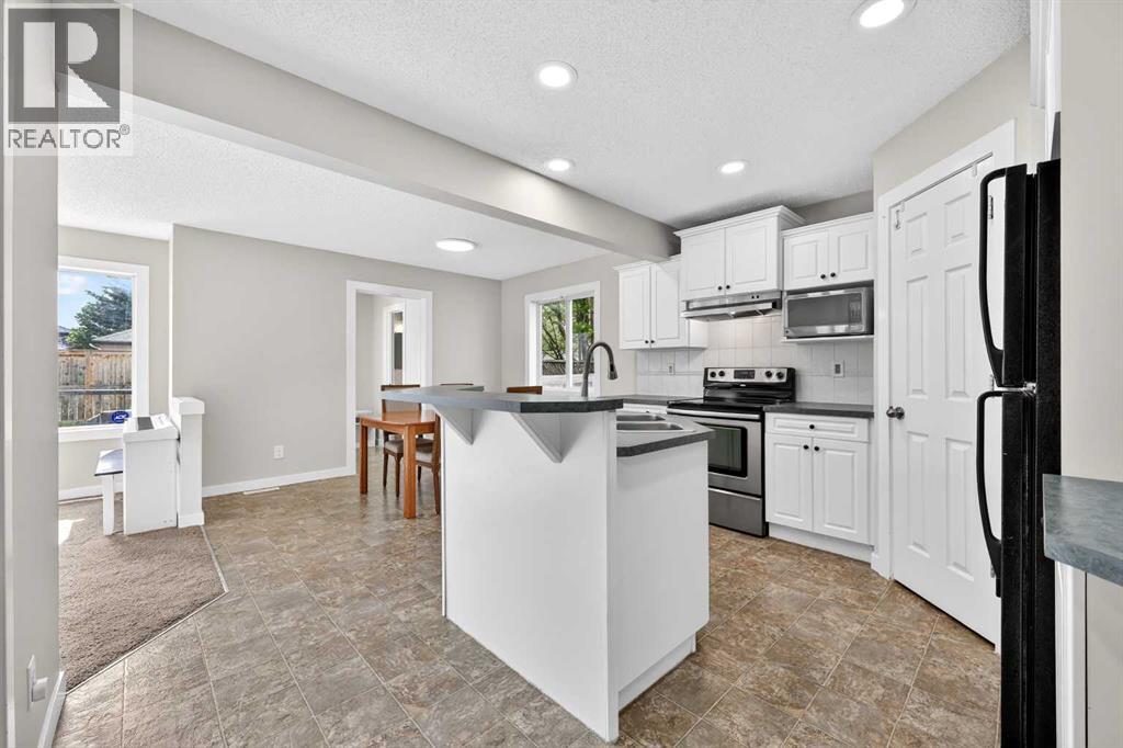 988 Prestwick Circle SE, Calgary, Alberta  T2Z 3X7 - Photo 6 - A2303541
