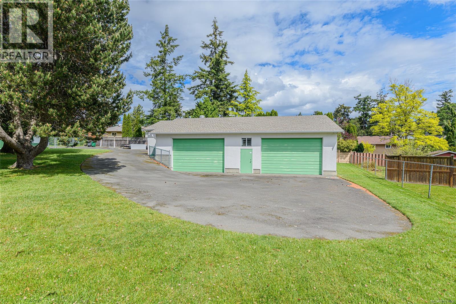 3785 Raymond St S, Saanich, British Columbia  V8Z 4K2 - Photo 35 - 1037049