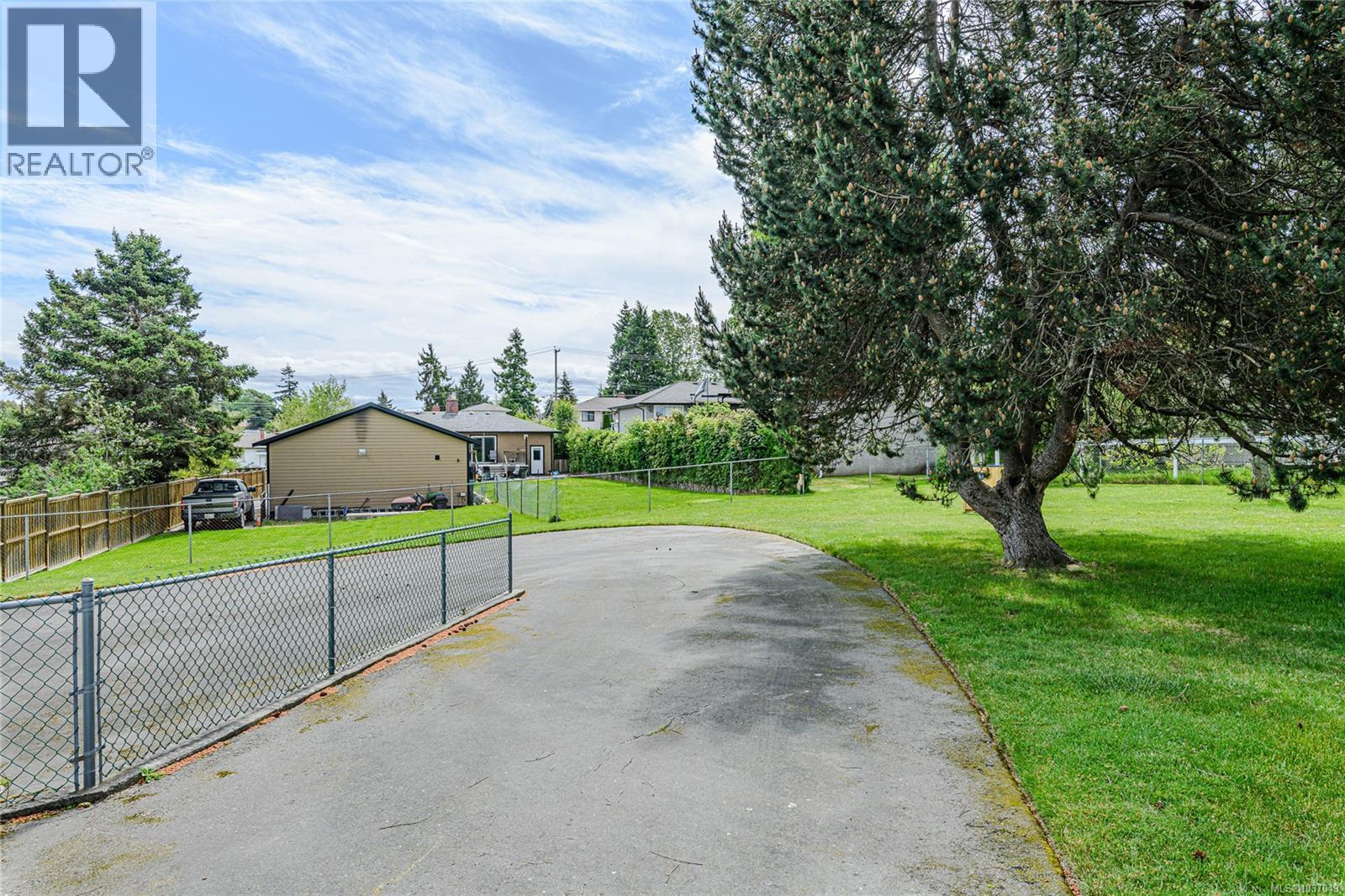 3785 Raymond St S, Saanich, British Columbia  V8Z 4K2 - Photo 42 - 1037049