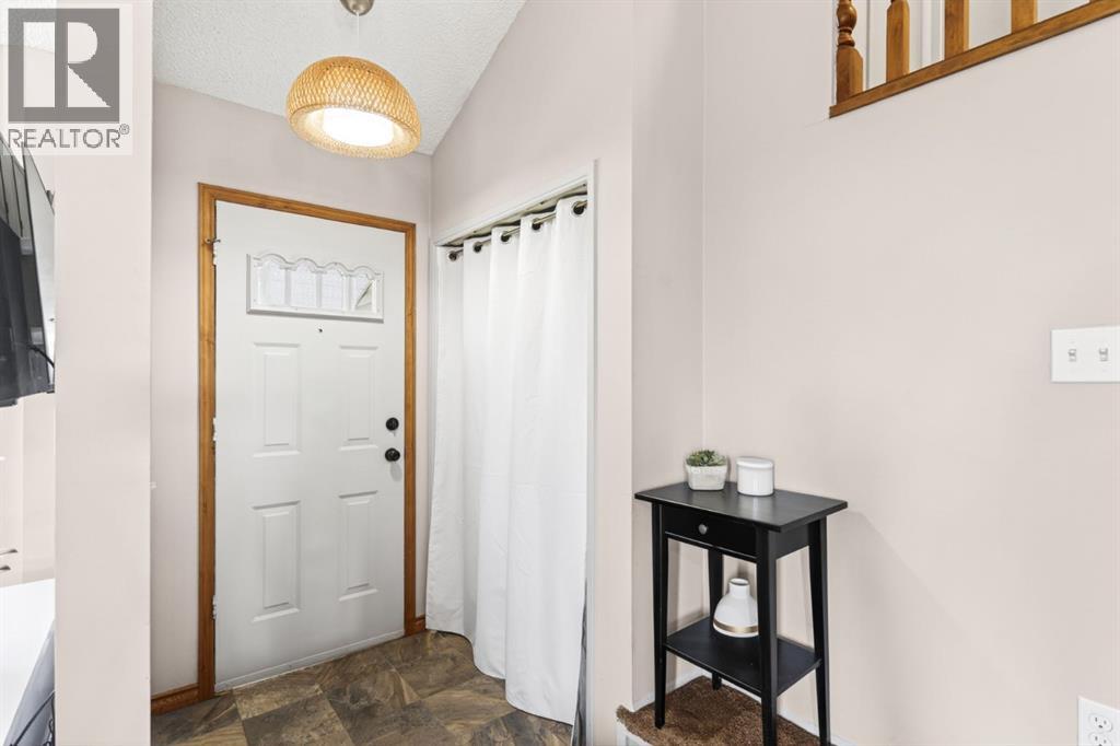 235 Deerview Drive SE, Calgary, Alberta  T2j 6w7 - Photo 5 - A2313339