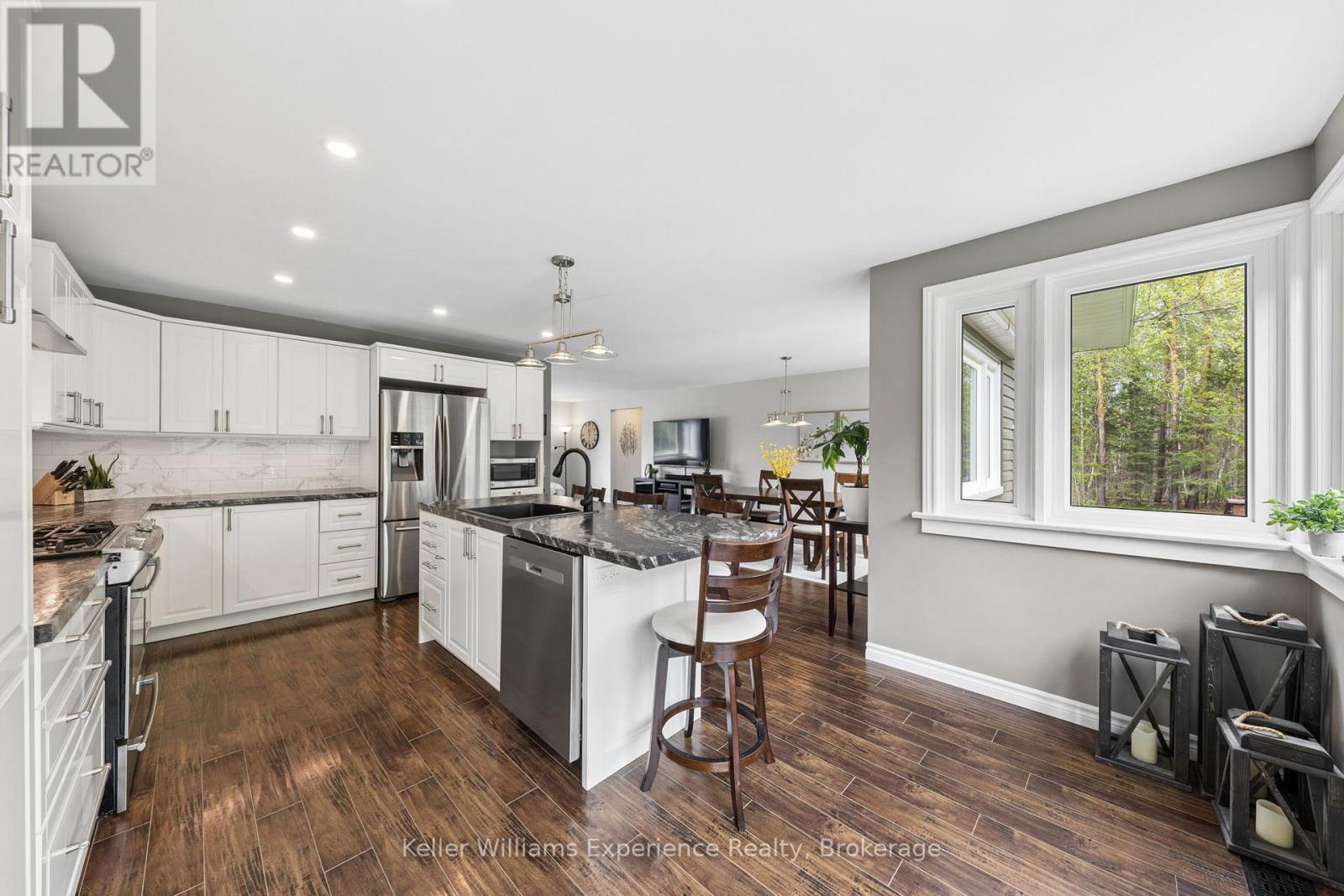 5525 Penetanguishene Road, Springwater, Ontario  L0L 1P0 - Photo 17 - S13154126