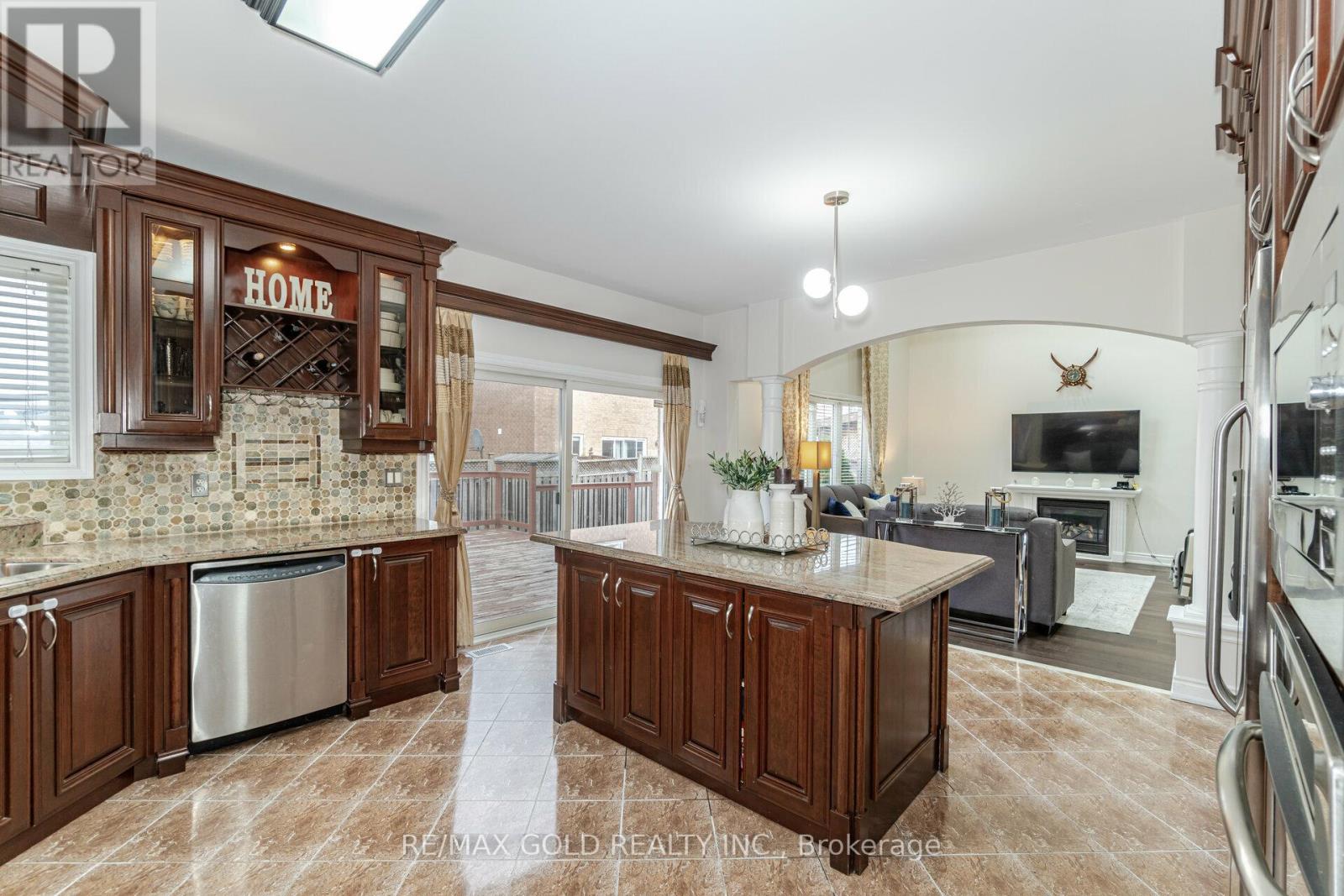 29 Ocean Ridge Drive, Brampton, Ontario L6R 3K5 - Photo 14 - W12925784