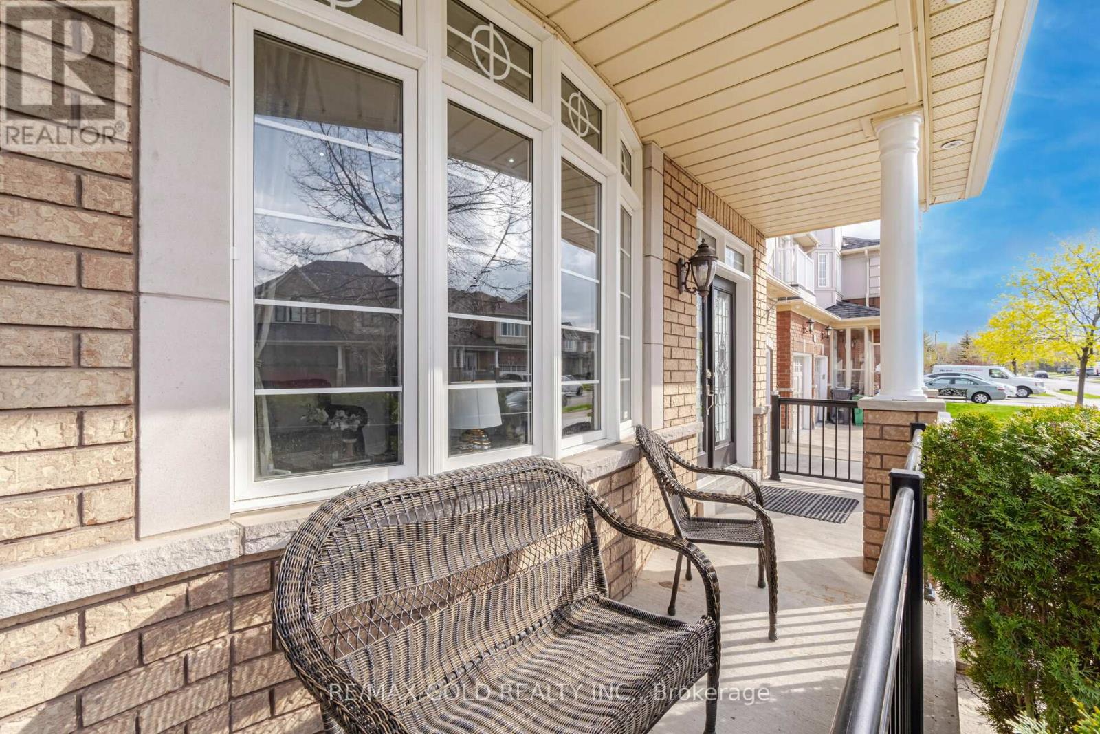 29 Ocean Ridge Drive, Brampton, Ontario L6R 3K5 - Photo 6 - W12925784