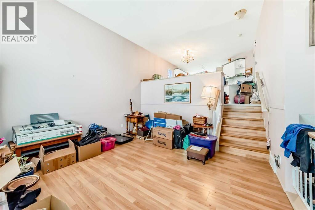 193 Somerset Drive SW, Calgary, Alberta  T2Y 3K2 - Photo 4 - A2313595