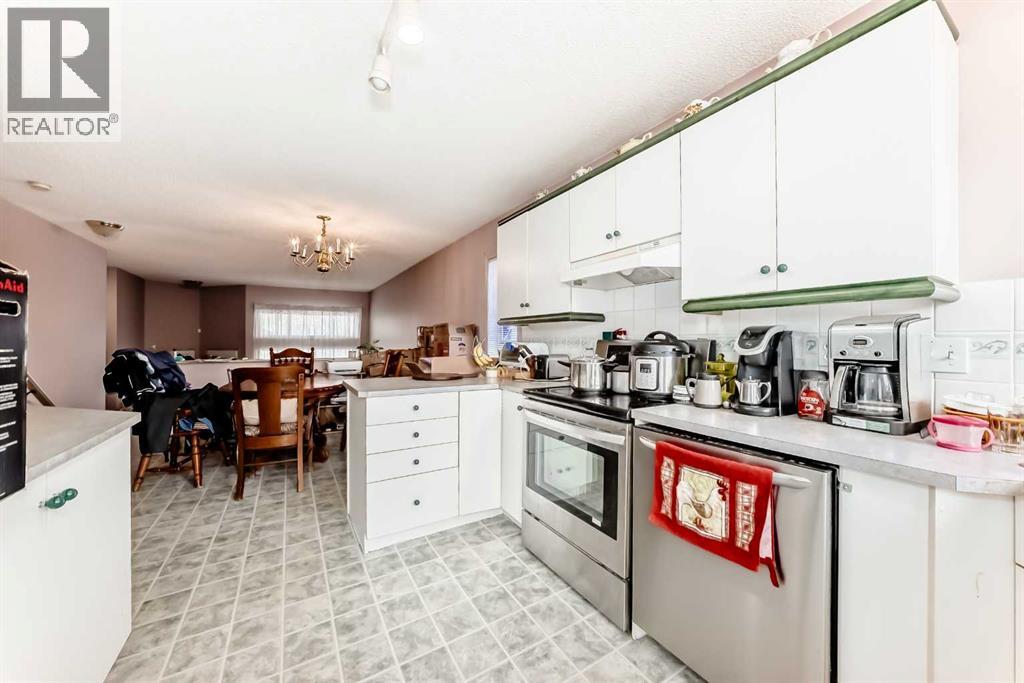 193 Somerset Drive SW, Calgary, Alberta  T2Y 3K2 - Photo 7 - A2313595