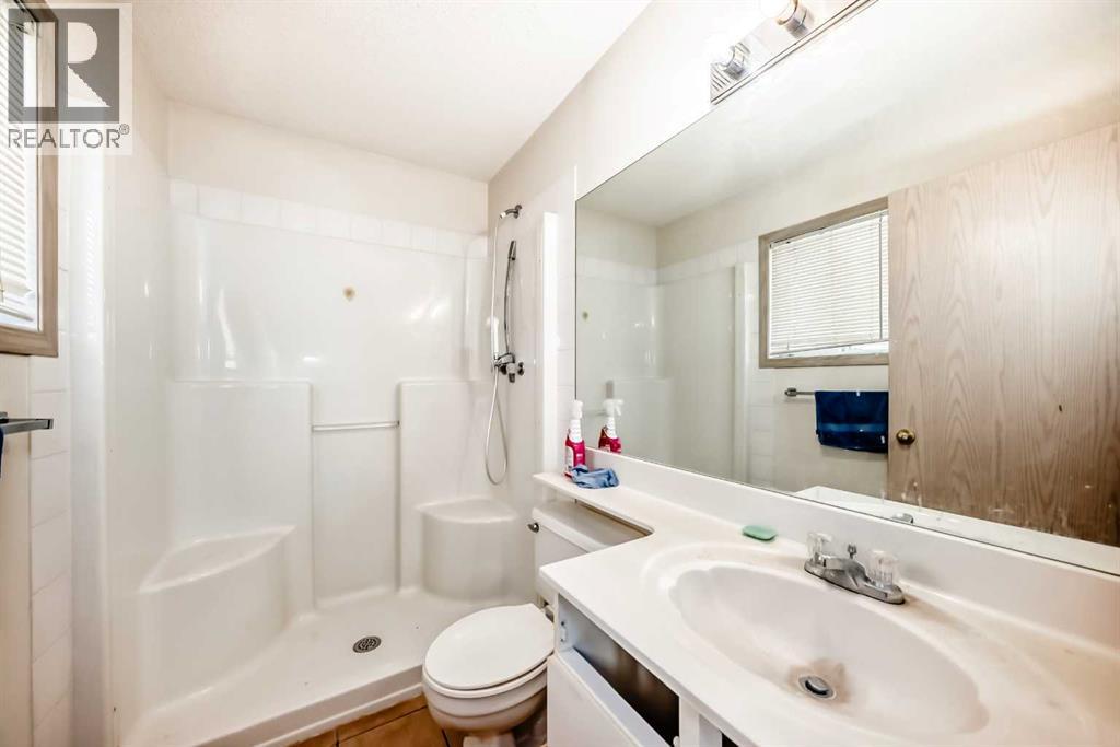 193 Somerset Drive SW, Calgary, Alberta  T2Y 3K2 - Photo 9 - A2313595
