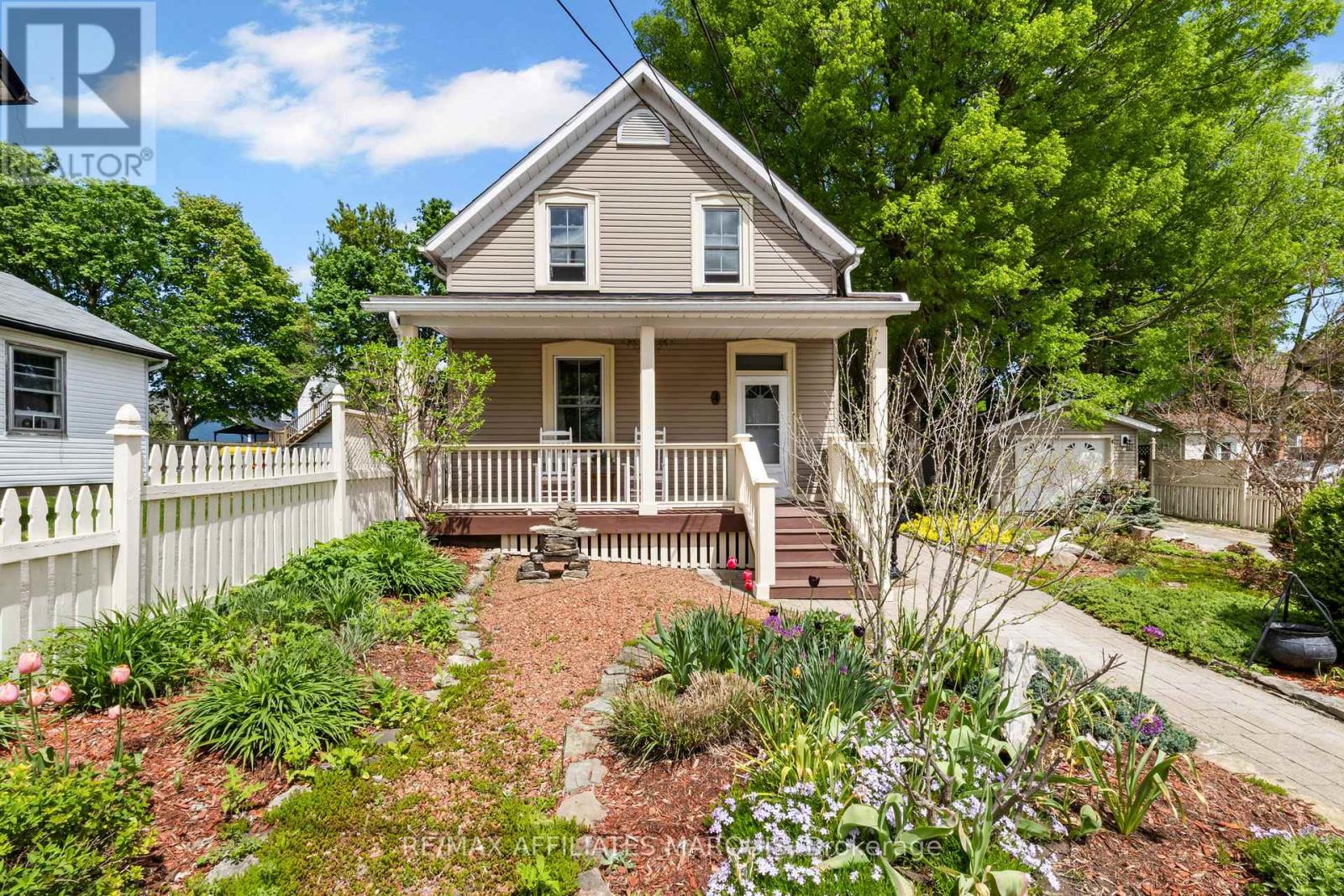 4 PARK AVENUE, Smiths Falls, Ontario