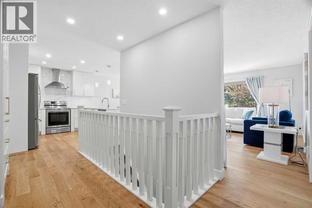 44 Vandoos Gardens NW, Calgary, Alberta  T3A 4W4 - Photo 17 - A2313465