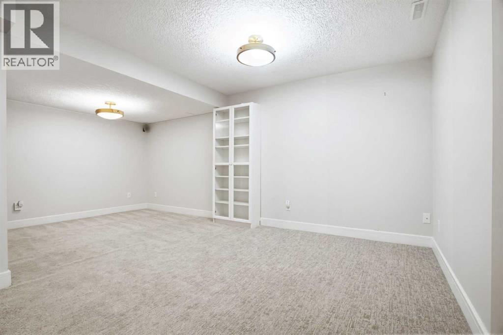 44 Vandoos Gardens NW, Calgary, Alberta  T3A 4W4 - Photo 25 - A2313465