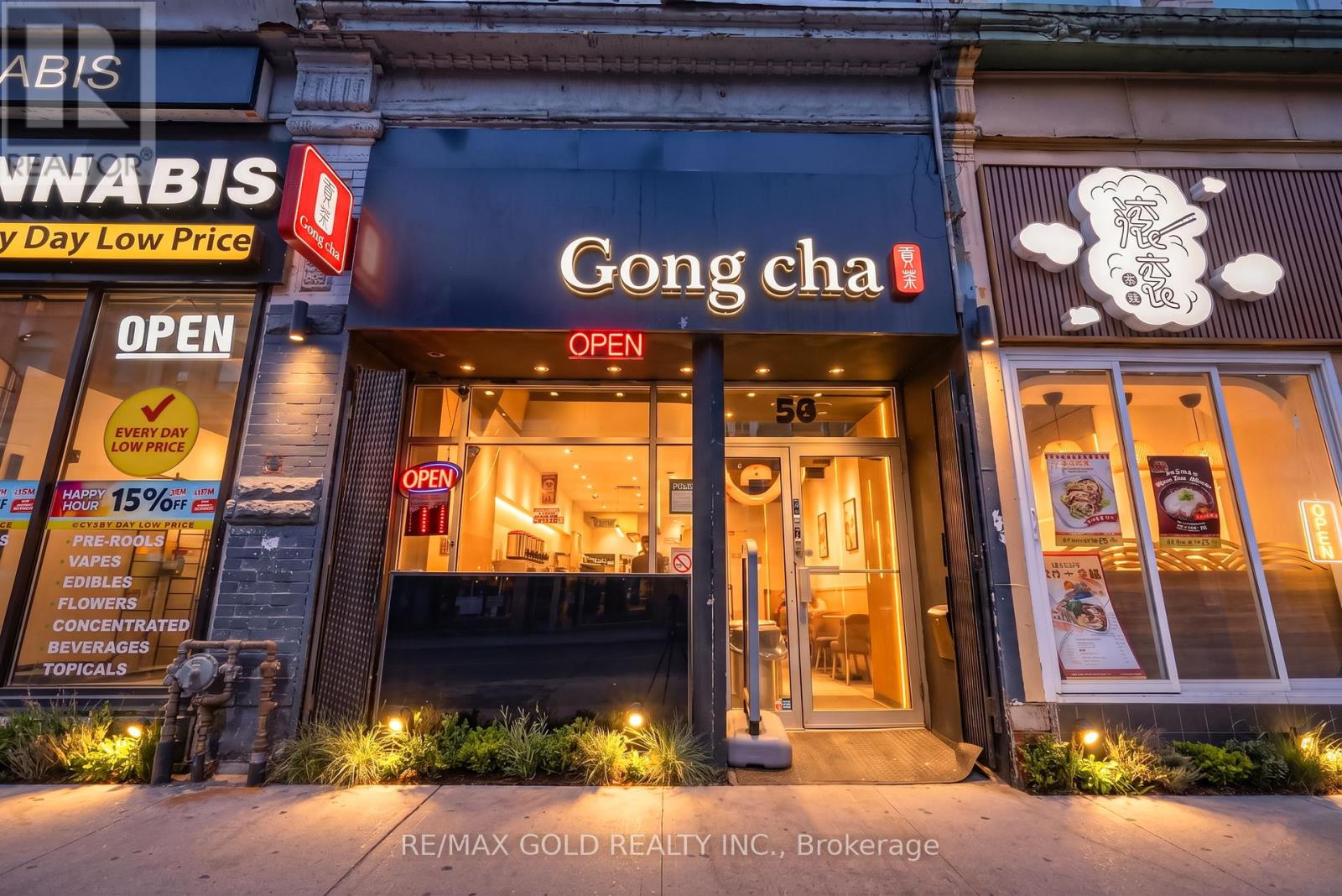 567 Yonge Street, Toronto, Ontario  M4Y 1Z2 - Photo 1 - C13159280