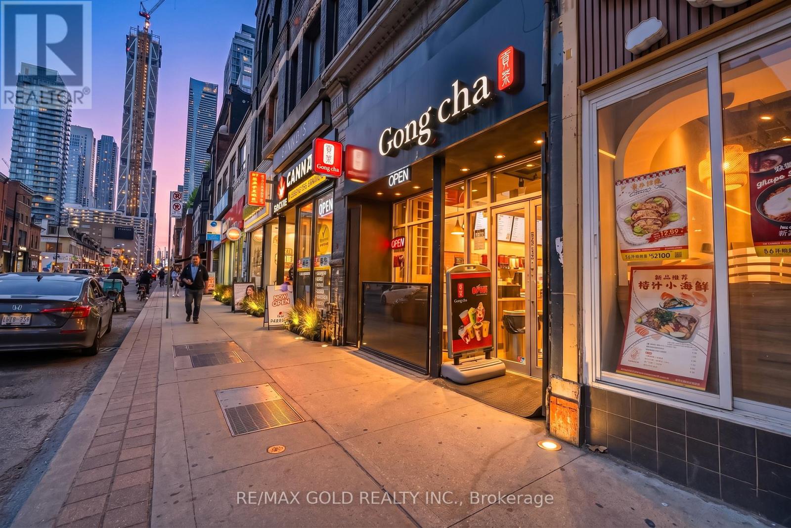 567 Yonge Street, Toronto, Ontario  M4Y 1Z2 - Photo 2 - C13159280