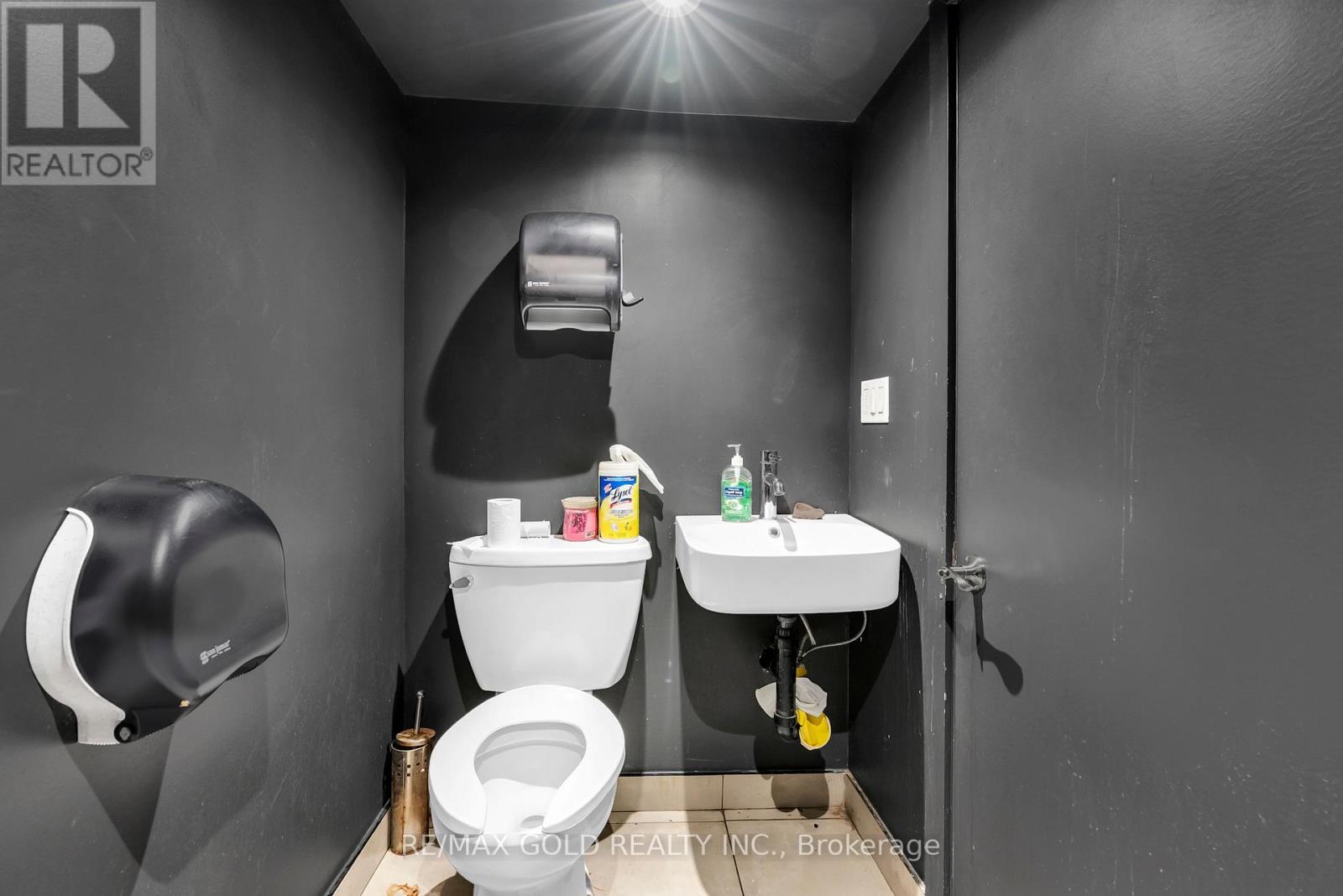 567 Yonge Street, Toronto, Ontario  M4Y 1Z2 - Photo 30 - C13159280