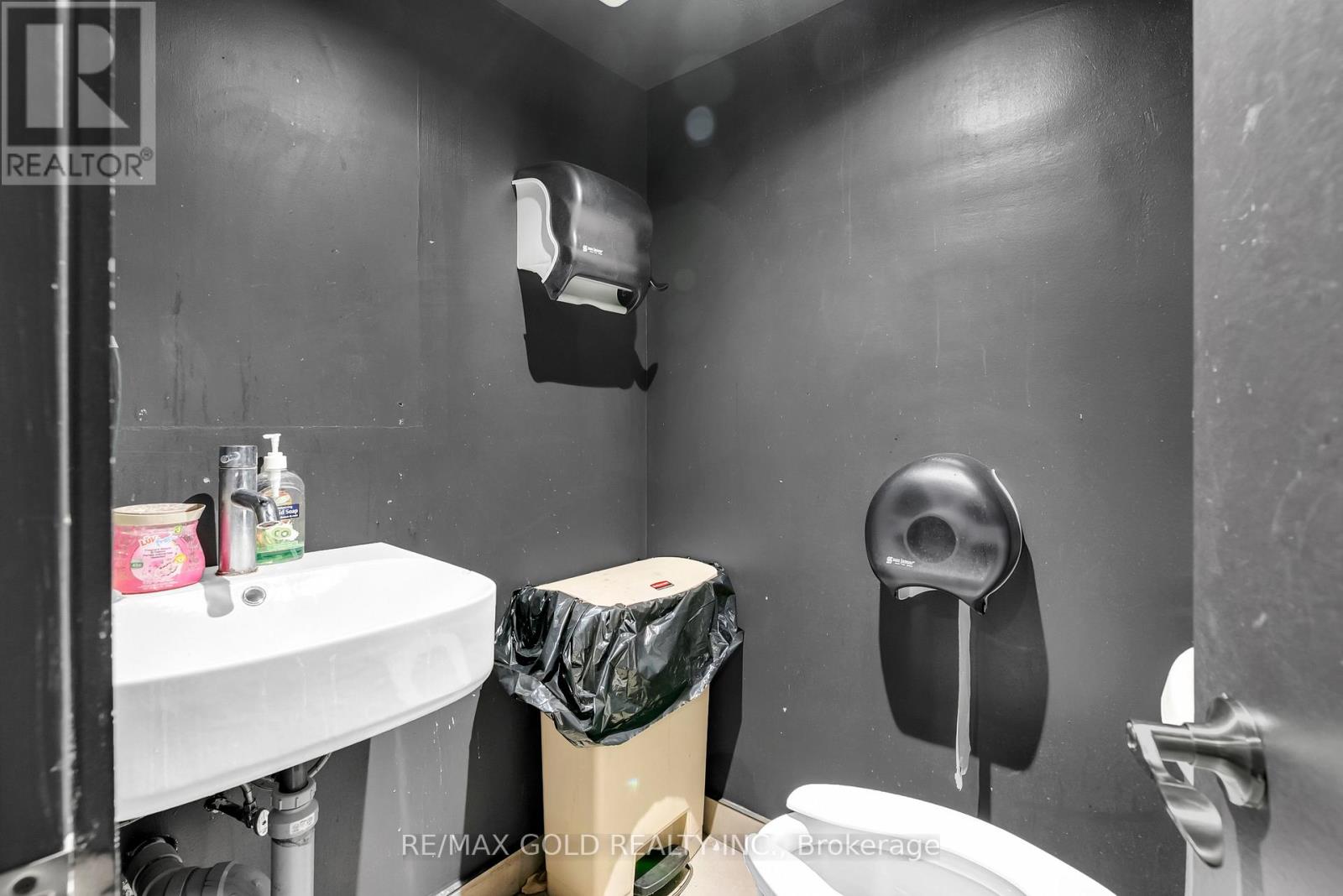 567 Yonge Street, Toronto, Ontario  M4Y 1Z2 - Photo 31 - C13159280