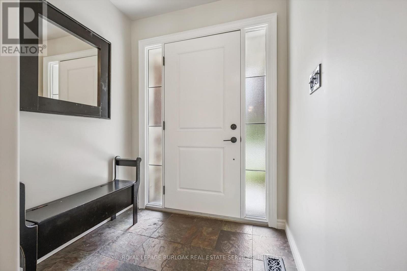 291 Strathcona Drive, Burlington, Ontario  L7L 2C9 - Photo 5 - W13159202
